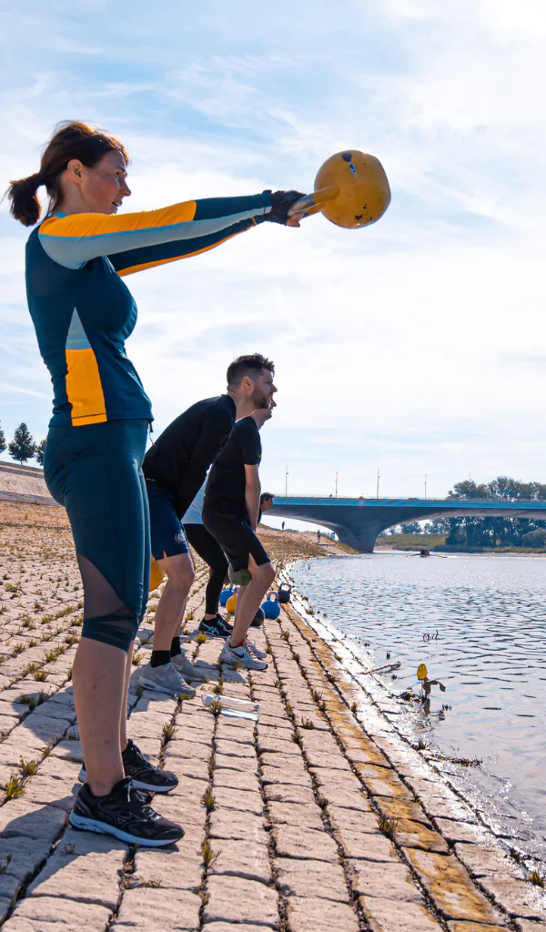 De bootcamp aan de Nevengeul in Nijmegen van The Kettlebell Club.